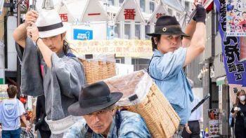 Portatori di cesti tradizionali in Giappone.