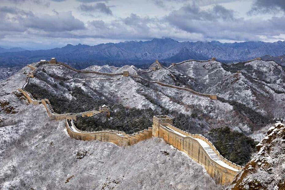 Grande Muraglia Cinese innevata.