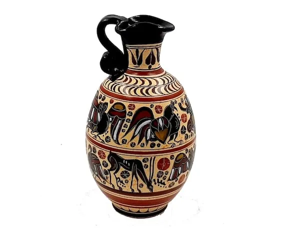 Brocca ceramica decorata a mano, stile etnico.