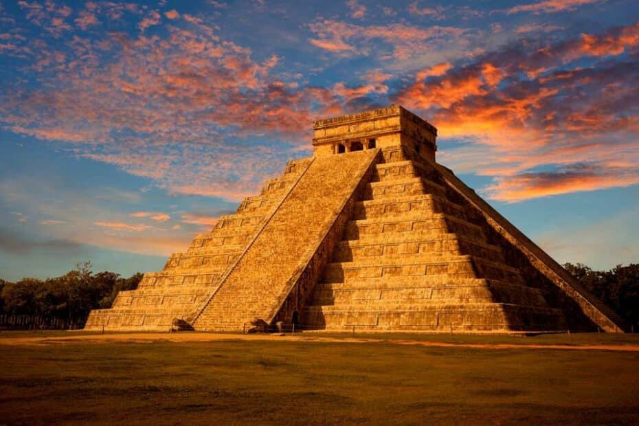 Piramide di Chichén Itzá al tramonto.