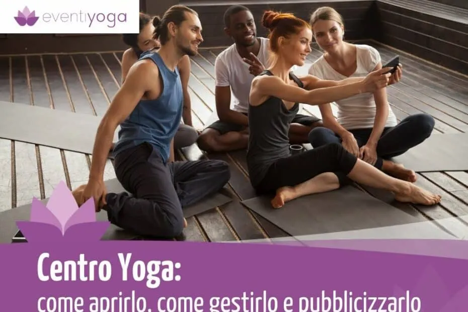 Gruppo di persone felici che si scattano un selfie yoga.
