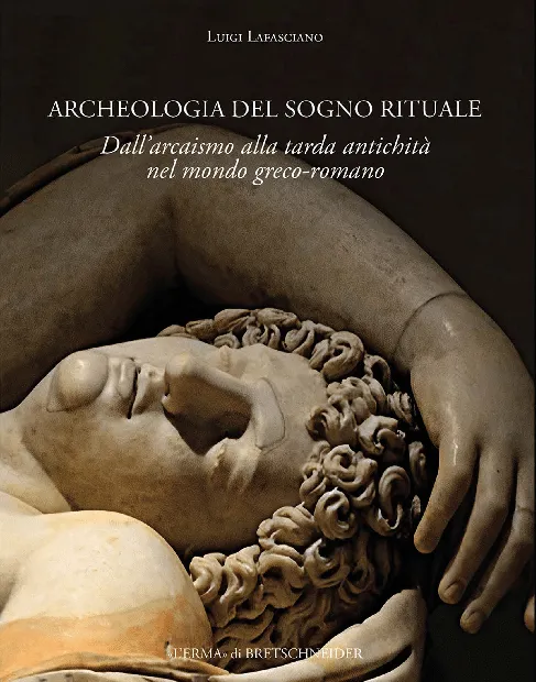 Scultura antica di figura addormentata, libro di archeologia.