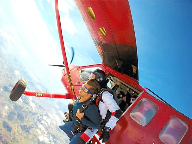 Salto in tandem da un aereo.